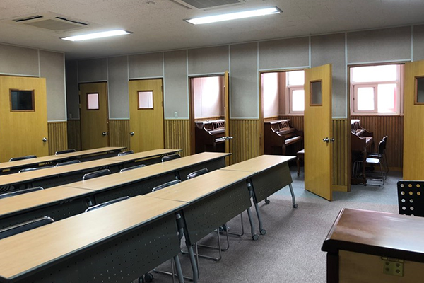 Instrumental Music Room1